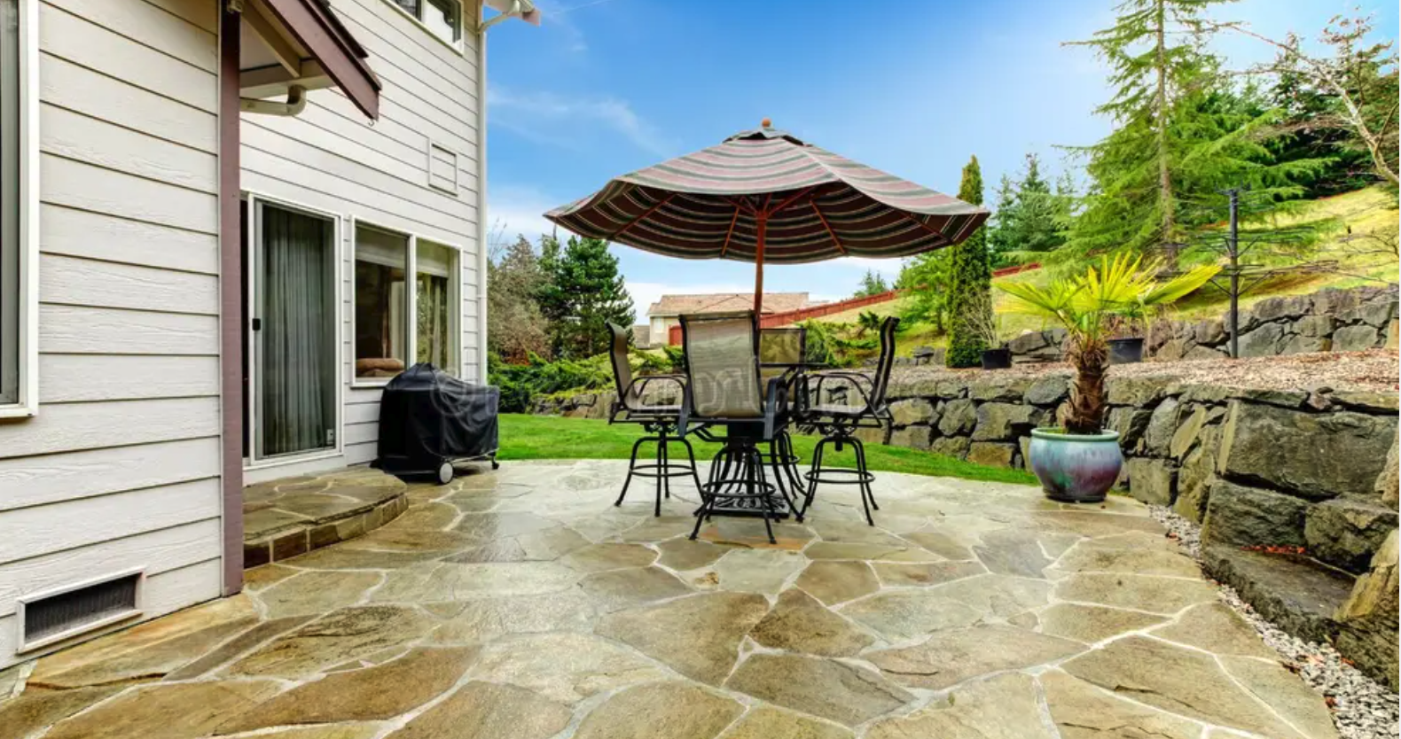 backyard utilizing hardscaping in landscape 